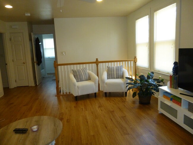 920 Maryland Ave, Unit #2 in Pittsburgh, PA - Building Photo - Building Photo