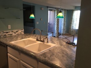 128 W Rockrimmon Blvd, Unit 203 in Colorado Springs, CO - Foto de edificio - Building Photo