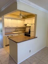 42 Canterbury E in West Palm Beach, FL - Building Photo