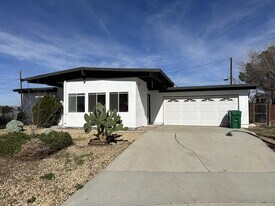 21331 Heather Pl in California City, CA - Building Photo