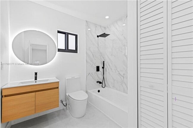 1713 Lauderdale Manor Dr in Fort Lauderdale, FL - Building Photo - Building Photo