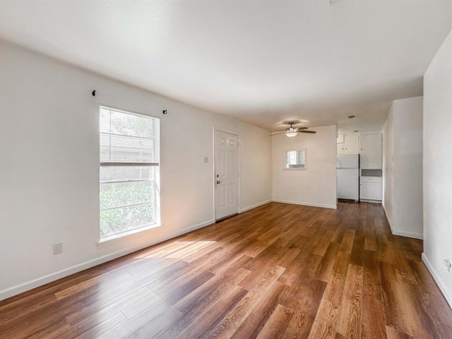 4539 Dakota St, Unit #4 in Dickinson, TX - Foto de edificio - Building Photo