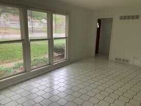 7635 High Dr in Prairie Village, KS - Building Photo