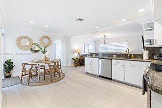 4741 NE 29th Ave in Fort Lauderdale, FL - Foto de edificio - Building Photo