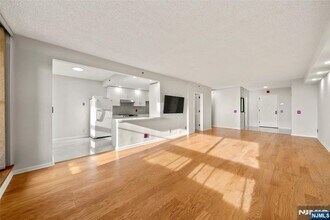 800 Palisade Ave in Fort Lee, NJ - Building Photo - Building Photo