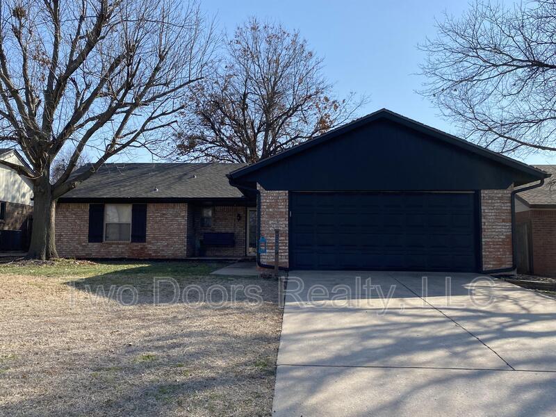 304 Linda Ln in Yukon, OK - Building Photo