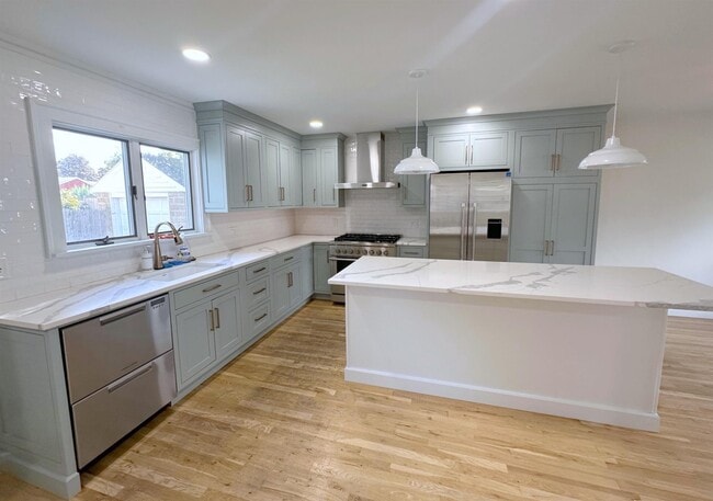 property at 18 Radcliffe Rd