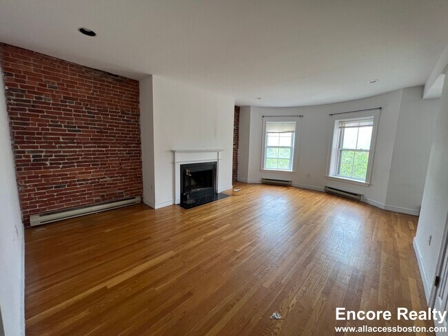 1744 Washington St, Unit 2 in Boston, MA - Foto de edificio - Building Photo