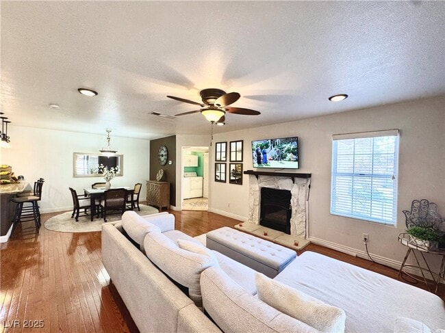 9070 Spring Mountain Rd in Las Vegas, NV - Building Photo - Building Photo