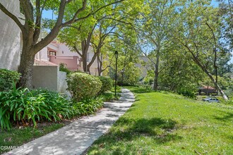 501 Via Colinas in Westlake Village, CA - Building Photo - Building Photo