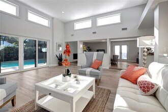 571 Luzon Ave in Tampa, FL - Building Photo - Building Photo
