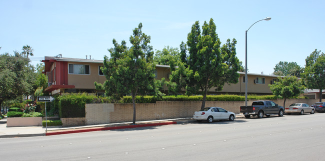 105 N Holliston Ave in Pasadena, CA - Building Photo - Building Photo