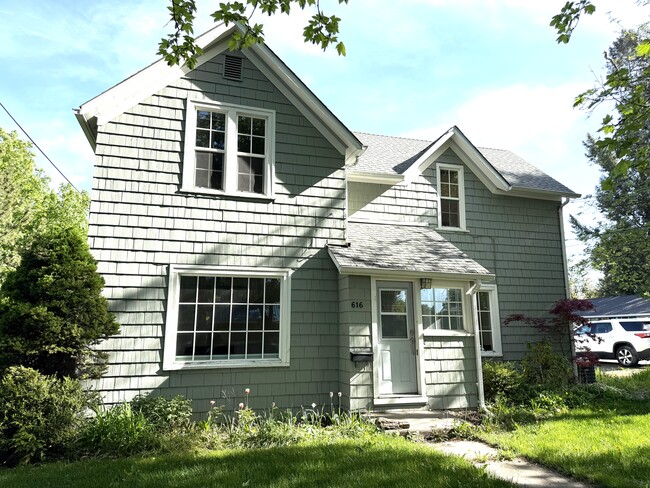 property at 616 E 8th St