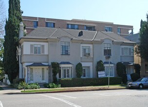 200 S Lasky Dr in Beverly Hills, CA - Foto de edificio - Building Photo