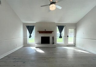 204 Windcrest Dr in Keller, TX - Foto de edificio - Building Photo