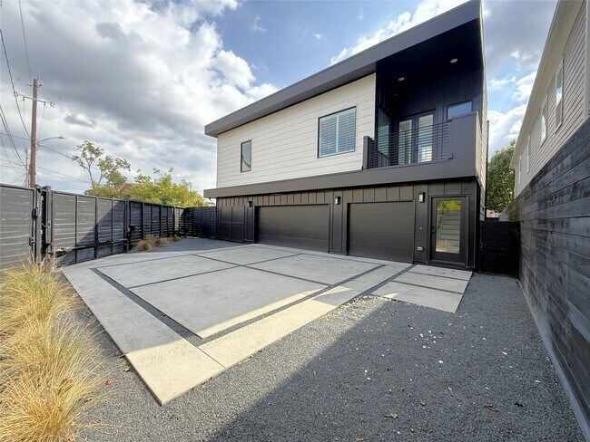 1015 E 27th St in Houston, TX - Building Photo - Building Photo