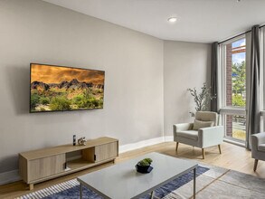 626 N Delaware Ave in Philadelphia, PA - Foto de edificio - Building Photo