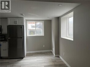 7 Welbourn Dr in Hamilton, ON - Building Photo - Building Photo