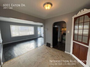 6001 Eaton Dr in Berkeley, MO - Building Photo - Building Photo