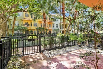 2441 San Pietro Cir, Unit 19-00 in Palm Beach Gardens, FL - Building Photo - Building Photo