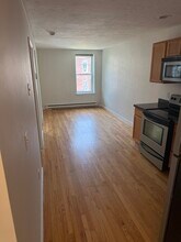160 Cottage St in Boston, MA - Building Photo - Building Photo