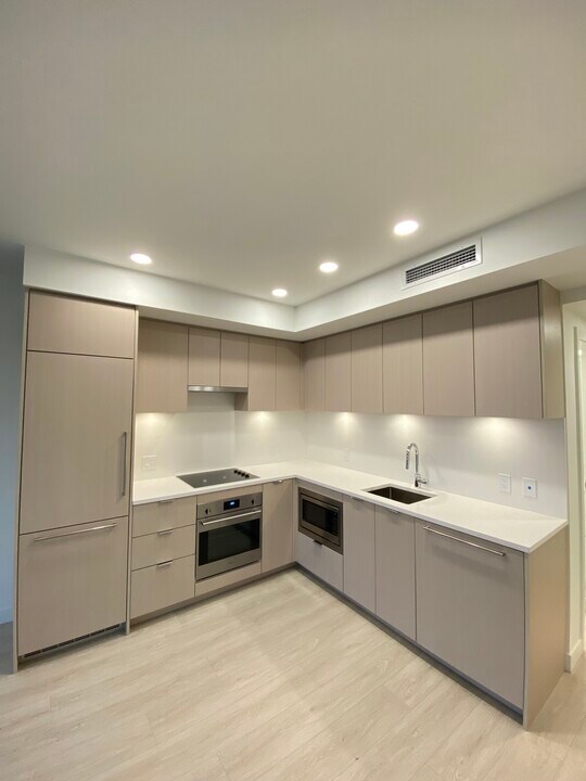 13675 107A Av in Surrey, BC - Building Photo