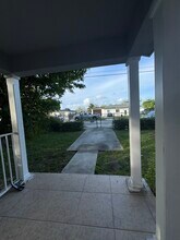 22250 Miami Ave in Miami, FL - Building Photo - Building Photo