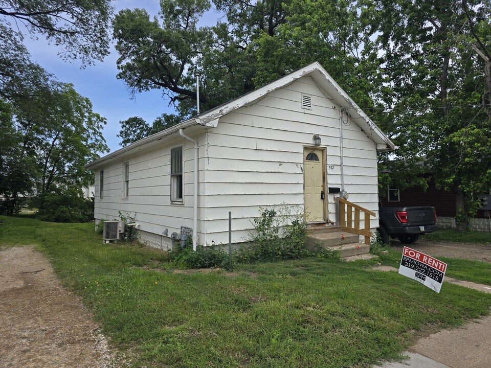512 Maynard Ave in Waterloo, IA - Building Photo
