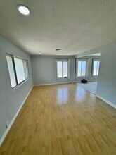 14933 Sylvan St in Van Nuys, CA - Building Photo - Building Photo