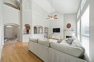 9207 Hidden Ct in Magnolia, TX - Building Photo