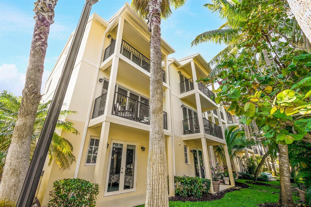 437 Juno Dunes Way in Juno Beach, FL - Foto de edificio