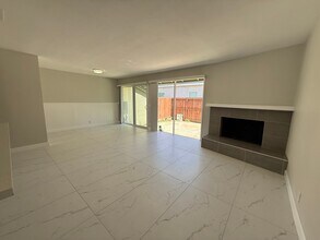 11092 S Dallas Dr in Garden Grove, CA - Foto de edificio - Building Photo