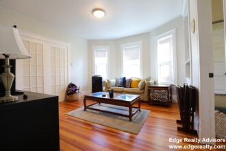 39 Foster St, Unit 3 in Boston, MA - Building Photo - Building Photo