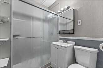 1806 E Newberry Blvd in Milwaukee, WI - Building Photo - Building Photo