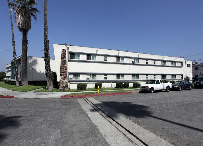 8809 Rosecrans Ave in Downey, CA - Foto de edificio - Building Photo