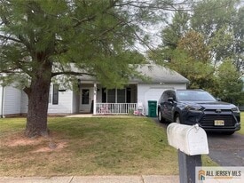 22 Woodbury Rd in Edison, NJ - Building Photo