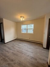 712 Drake Ave in Middlesex, NJ - Building Photo - Building Photo