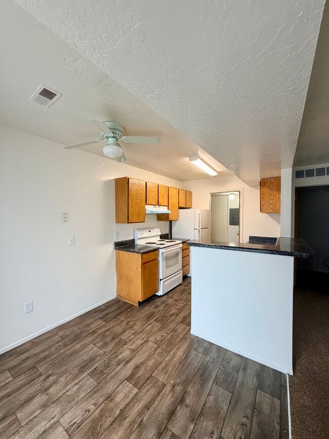 3456 Ridgeland Park Dr in West Valley City, UT - Foto de edificio - Building Photo