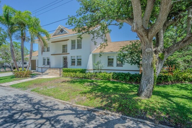 2114 S Venus St in Tampa, FL - Building Photo - Building Photo