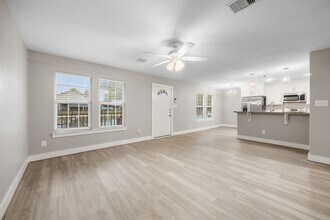 6710 Mcwilliams Dr in Houston, TX - Foto de edificio - Building Photo