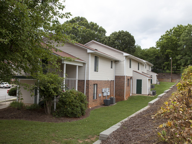 Mountain Wood Apartments in Taylorsville, NC - Building Photo - Building Photo