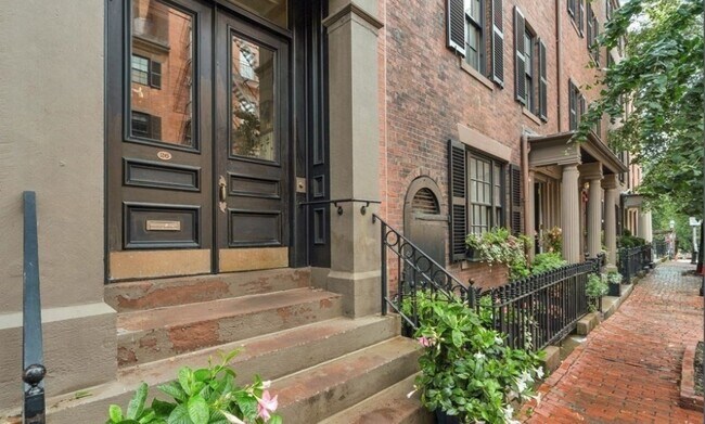 property at 26 Mt Vernon St