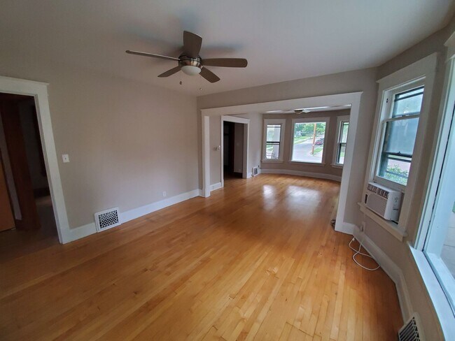 1242 Drake St in Madison, WI - Building Photo - Building Photo