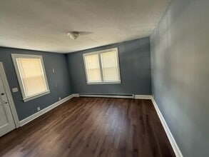 565 E Elm St, Unit 1 in Linden, NJ - Building Photo - Building Photo