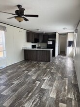 7 Saratoga Dr in Halfmoon, NY - Foto de edificio - Building Photo