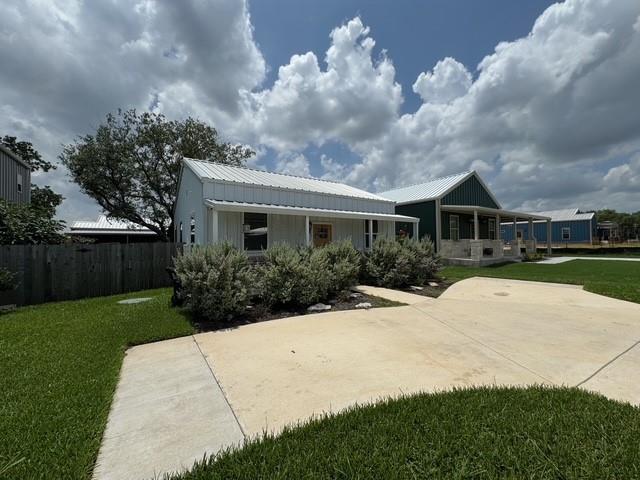 225 Western Ave in Bertram, TX - Building Photo