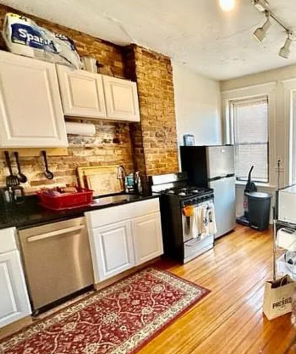 17 Charter St, Unit Charter St in Boston, MA - Building Photo