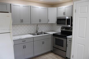 2740 SW 46th St in Fort Lauderdale, FL - Building Photo