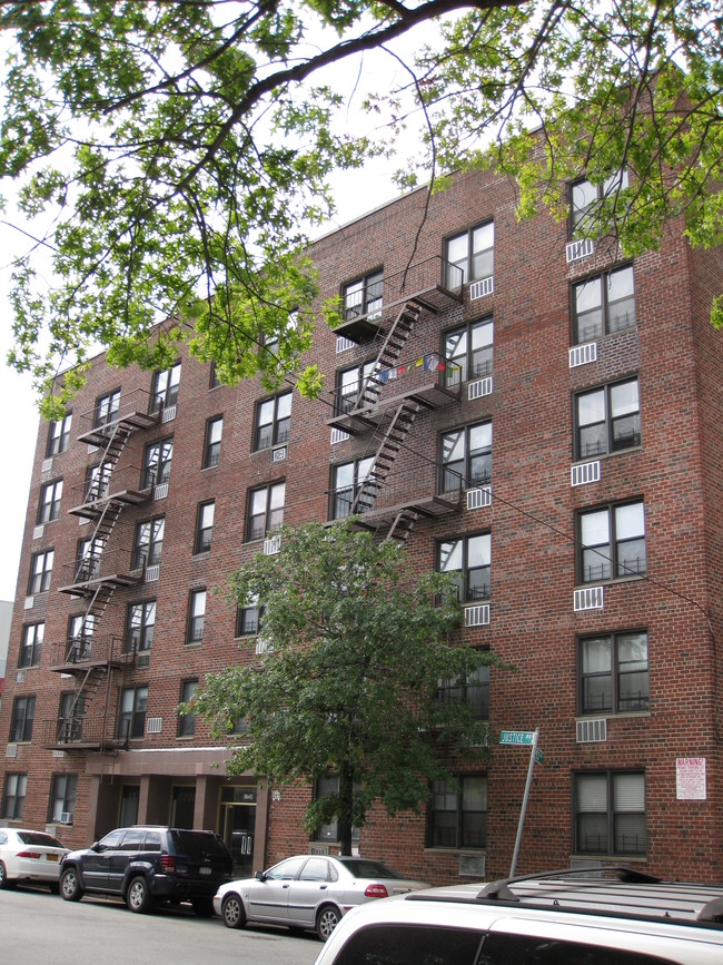 87-22 Justice Ave in Flushing, NY - Building Photo - Building Photo