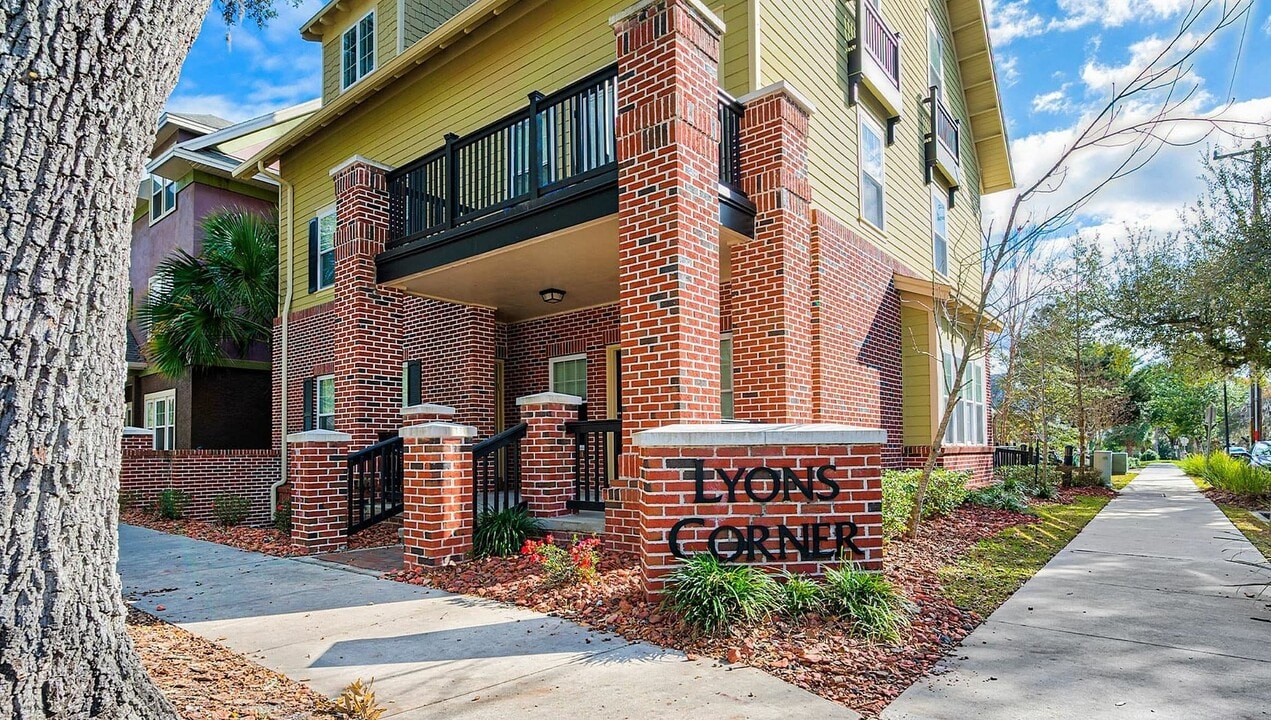 Lyons Corner in Gainesville, FL - Building Photo